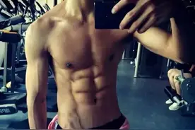 徒手虐腹九式，简单粗暴有效打造3D立体腹肌！图片