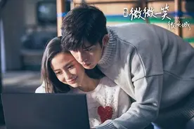 同样饰演校花女学霸贝微微，angelababy是这样评价郑爽图片