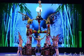 白色小球在眼前消失 咋做到的？美国魔术师来滇献艺引惊呼图片