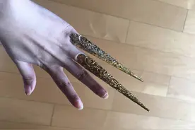 童谣晒超长指甲照自称“本宫” 网友:这个挠痒痒应该很爽图片