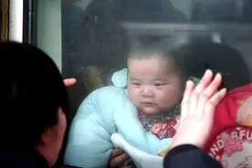 车站那些难忘的离别镜头图片