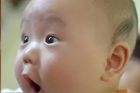 妈妈担心宝宝被蚊子咬，竟拿出这个最潮婴儿蚊帐让网友笑翻图片