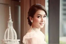 泰国女星Noey与富商Arm举行泰式订婚仪式 伴娘团阵容强大图片