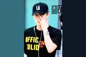 #吴世勋喵星人# 从斐济回来的阿勋，从夏威夷回来防晒工作图片