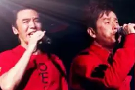 钟镇涛用国语唱，校长用粤语唱，两人同台翻唱迪克牛仔这首歌！图片