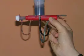 模型上色时所用的喷涂工具，笔筒加上喷嘴就能将其制作出来图片