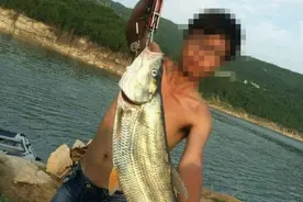 路亚红尾鱼的故事，红尾巴梢也能长那么大图片