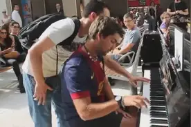 路人钢琴合奏视频封面