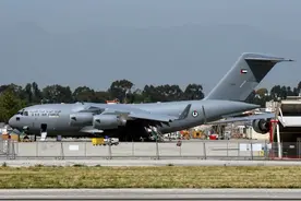 印度空军首架C-17A“环球霸王III”战略运输机图片