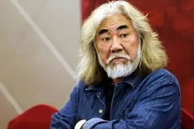 德艺双馨导演张纪中绯闻一箩筐，曾热传范冰冰坐其大腿上图片