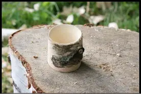 利用折叠杯的原理，在没有胶水的情况下也能制作出完美的木杯图片