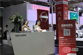 兰州国际车展中，美女车模一展风采，亮瞎了车主的眼睛图片