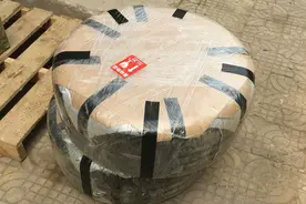 神车换装大脚轮毂 费半天劲最后轮胎螺丝亮了！图片