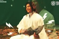 剧版<微微一笑很倾城>杨洋拍摄花絮，太可爱了。图片