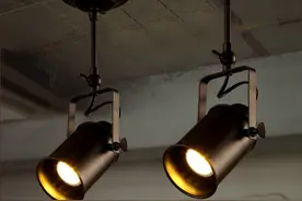 家里的射灯坏了该怎么换灯泡，这方法实在太简单了！一看就会！图片