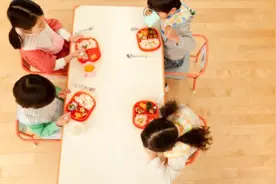 幼儿园回家还给孩子吃饭吗？吃什么？图片