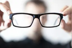 超强夜视眼药水面世 以后近视眼晚上不用戴眼镜