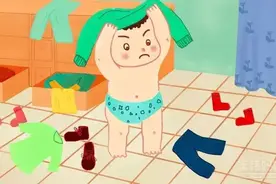 穿个衣服都这么累，孩子大了就是麻烦！图片