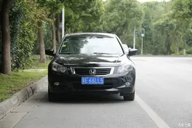 最美八代雅阁 8万左右的价格，外观比九代还要漂亮，内饰也精致图片