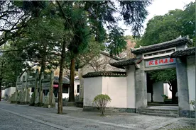 庐山的白鹿洞书院建在一个山洞里吗？图片