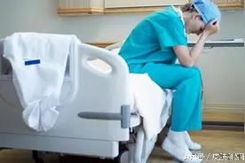胸部磕了一下，继而出现胸痛发热，会是突发心肌梗塞吗？图片