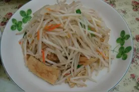 家常菜芽菜炒豆皮，快速简单图片