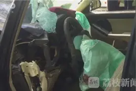扬州：淮江公路三车相撞 一人身亡多人受伤图片