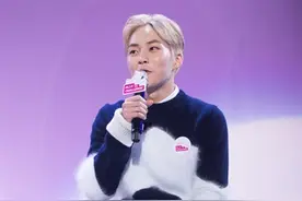 XIUMIN确定出席“金唱片” 尽量减少舞台动作图片