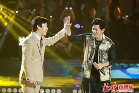 周杰伦费玉清再联手 乐坛资深“段子手”小哥会讲什么笑话？图片