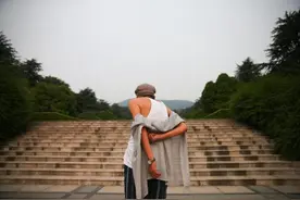 超过60岁不能爬雪山？老年游规范不强制限定但专家建议量力图片