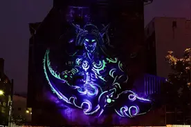 台湾惊现巨幅伊利丹壁画，与巫妖王雕像相对而立图片