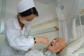 我们的健康中国 | 高尚的“吸痰”图片