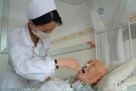 我们的健康中国 | 高尚的“吸痰”图片