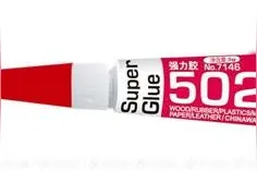 公婆抱走襁褓幼儿 媳妇寻娃未果用502胶水堵自家门图片