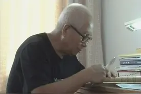 莱州七旬老汉用时十年 写书育人修心养性图片