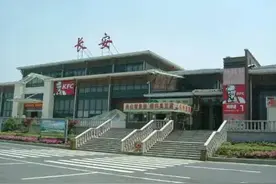 30多个小时的崩溃抢救！4岁女孩坐车时吃棒棒糖，竟将整个棒棒糖吞下去了图片