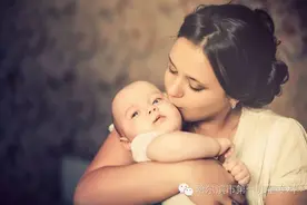 孩子被人亲了一口差点失去生命，你还在胡乱亲吻孩子？图片