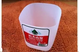 废弃的矿泉水瓶手工小制作成清新收纳盒图片