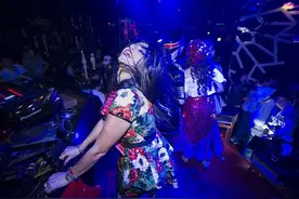 愈堕落愈快乐：镜头下长沙夜场的迷离夜图片