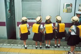 日本地铁里的人生百态图片