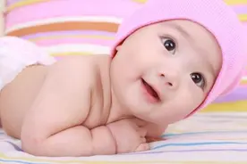 宝宝新生儿湿疹是怎么引起的？教你1招解决婴儿湿疹奶癣图片