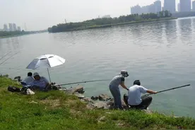 老公钓鱼成瘾，半夜连家都不回，电话也不让我打图片