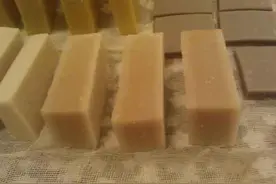 干燥肌肤救星 四倍牛奶马油滋润护肤手工皂制作教程图片