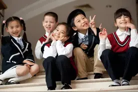 那些光看校服就超级想读的学校图片