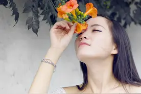 与你并肩经历风雨，一生一世只为你倾情。图片