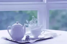 站在人群，我毫不起眼；活在世上，我不玩心眼!图片