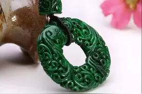 你知道你妈妈为什么给你系平安扣吗？图片