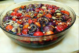 夏天开胃菜：广西自制七彩泡椒、泡姜图片