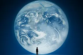 脑洞大开，若微信打开那个页面，小人背后不是地球，会否更显孤单图片