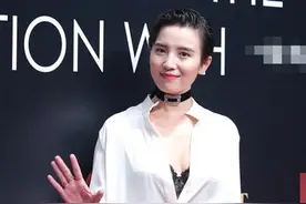 GQ年度盛典 井柏然西装起毛球 宋佳露内衣 奚梦瑶露南半球！图片